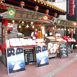 横浜中華街立ち食いできる人気お土産食べつくしツアー